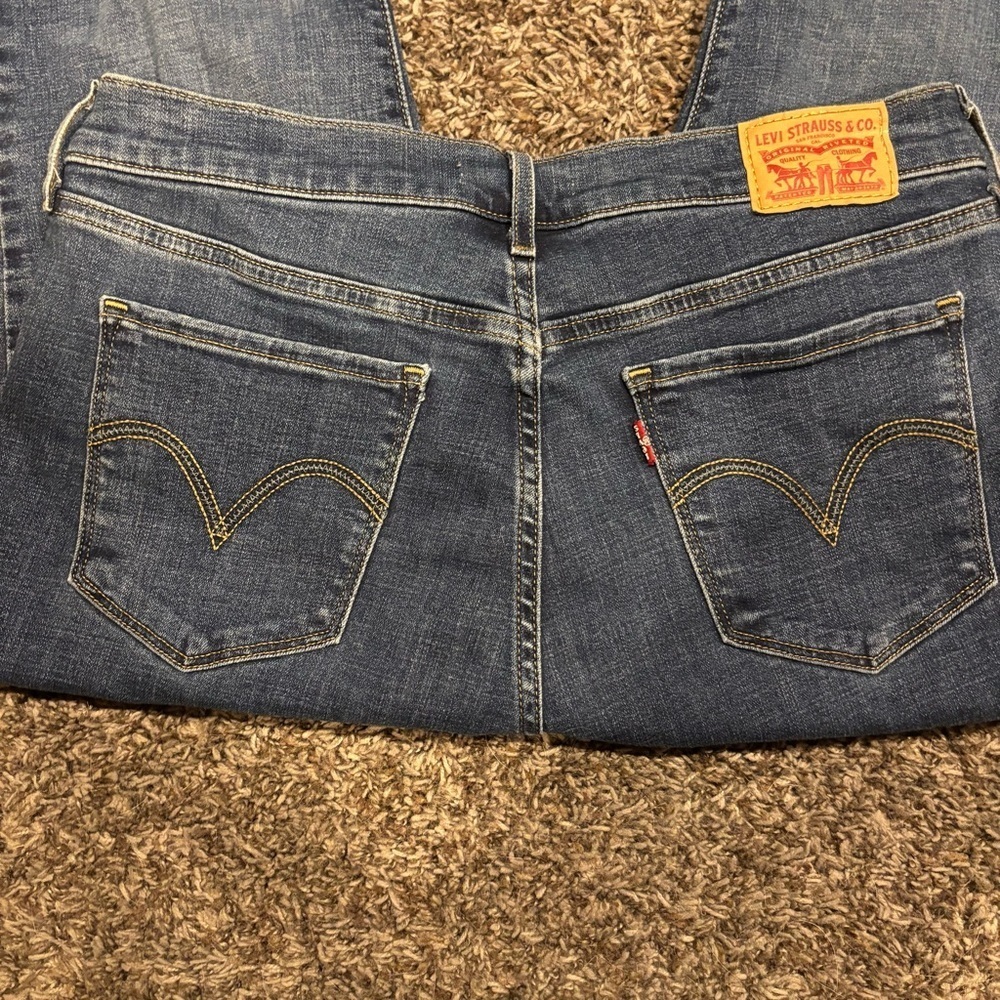 Women’s Levi’s Straight Jeans